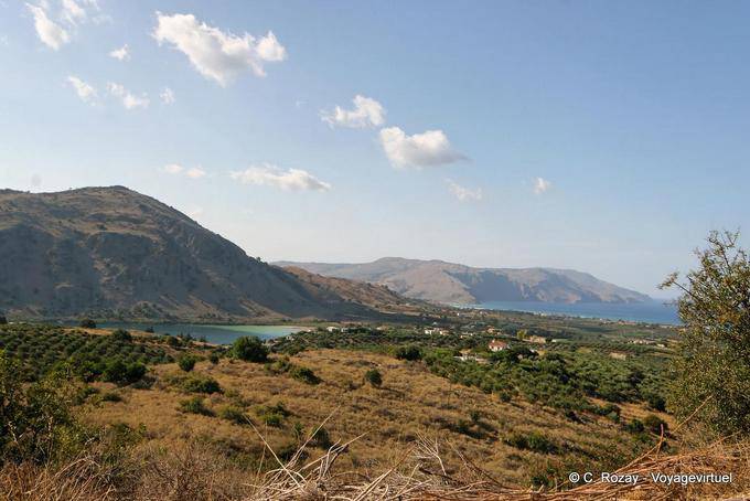Panorama da área do lago desde Xilladania Kourna, Georgioupoli - Creta, Grécia