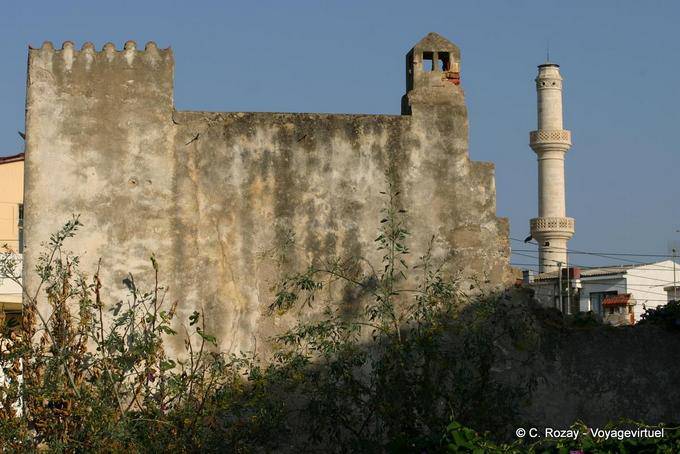 Wall e minarete Hania (Chania) - Creta, Grécia