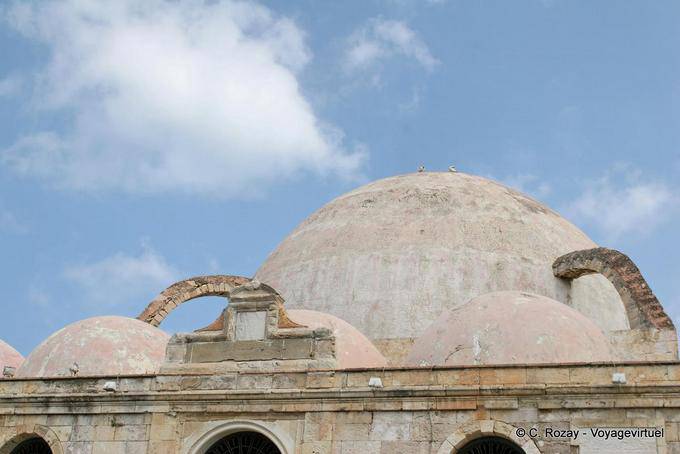 Outro ponto de vista da cúpula da Mesquita Yiali Tzami, Chania (τα Χανιά) - Creta, Grécia