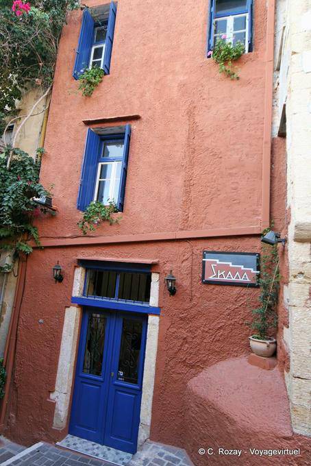 Skala, harmonia de cores em casa, Chania - Creta, Grécia