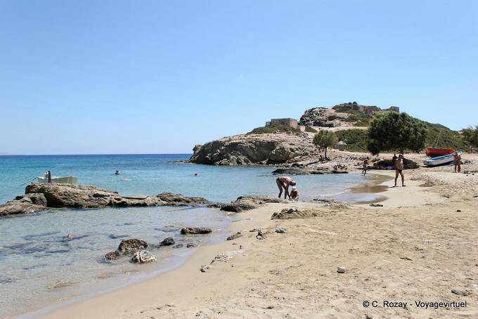 Praia na frente das ruínas de Itanos, a cidade deserta (Erimopolis) - Creta, Grécia