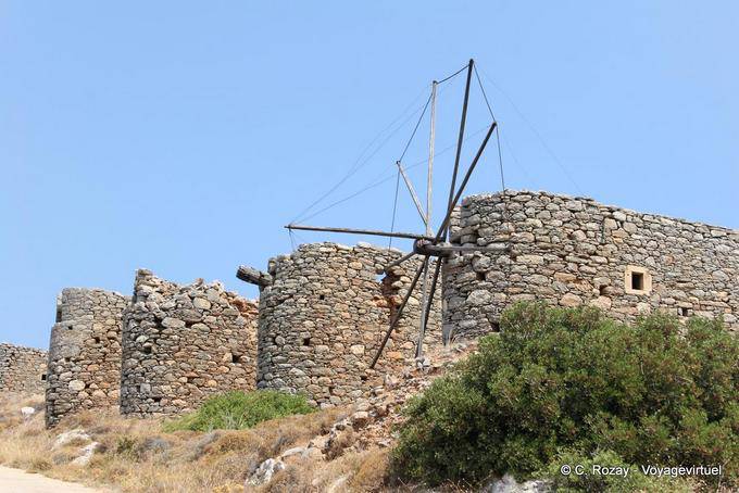 Antigos moinhos entre Kastelli e Karidi - Creta, Grécia