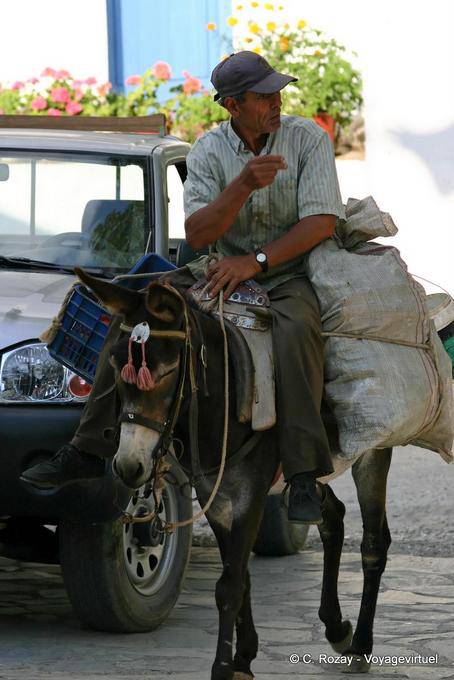 Fazendeiro em transporte local, Oropedio Lassithiou - Creta, Grécia