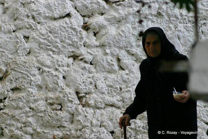 Preto sombra na parede com cal, Oropedio Lassithiou - Creta, Grécia