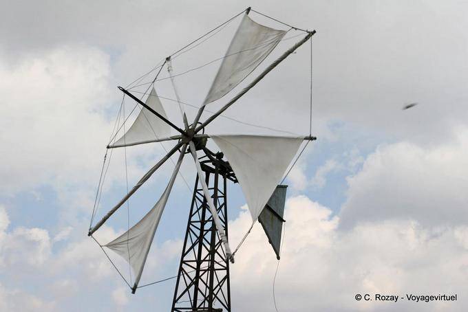Turbina de vento característico do planalto Lassithi - Creta, Grécia