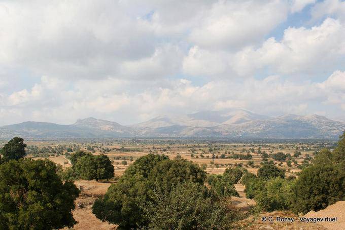 Panorama no planalto de Lassithi e da cadeia de Dikti - Creta, Grécia