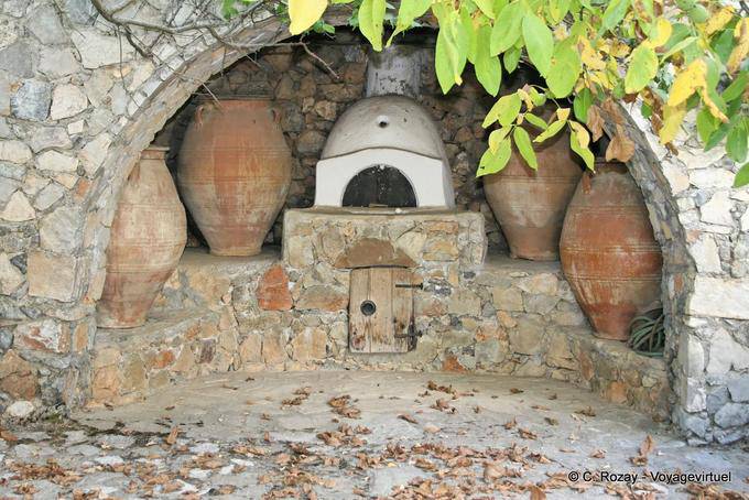 Forno e ânforas Tzermiado, Lassithi - Creta, Grécia