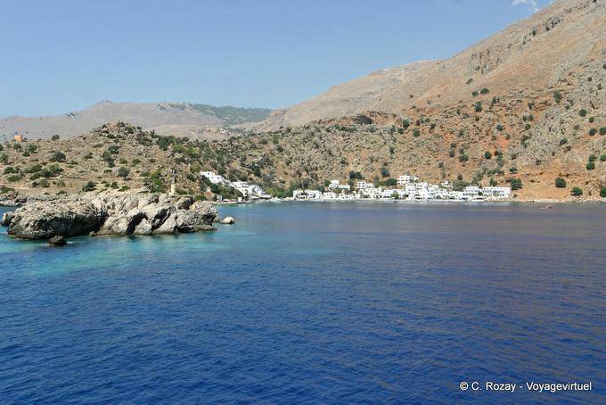 Loutro, Chegada na baía com a balsa - Creta, Grécia