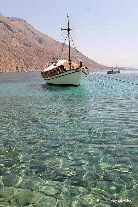 Schooner água cristalina, Loutro - Creta, Grécia