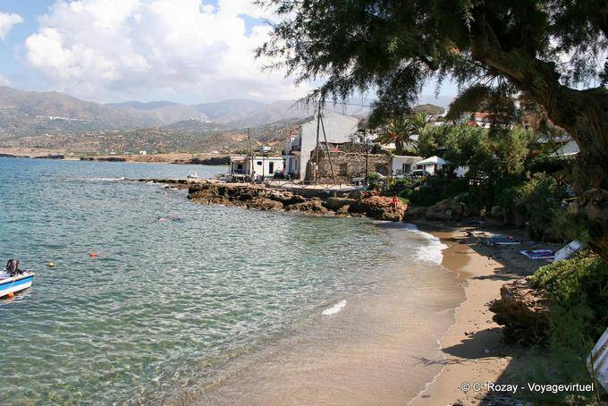 Pequena praia, na aldeia de Mochlos - Creta, Grécia
