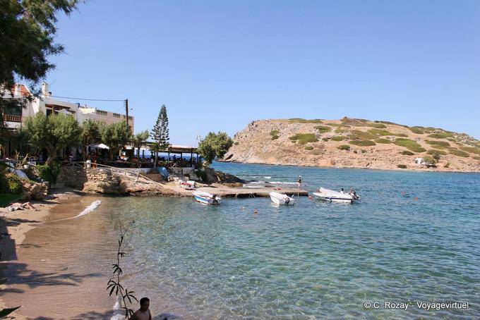 Tavern Manolis, de frente para uma ilha Mochlos - Creta, Grécia