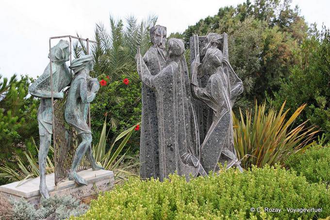 Escultura recente por Manolis Tzobanakis, Moni Toplou - Creta, Grécia