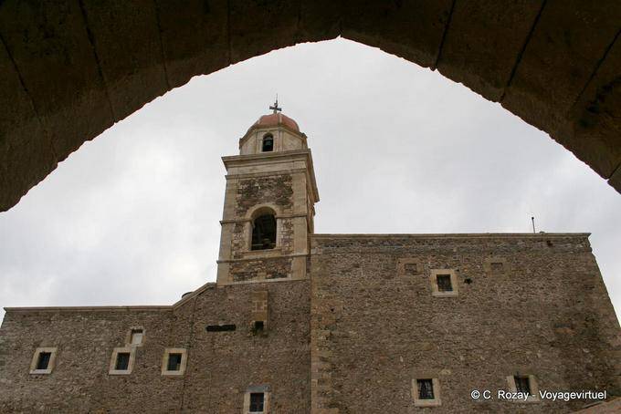 A torre do sino do mosteiro de Moni Toplou - Creta, Grécia