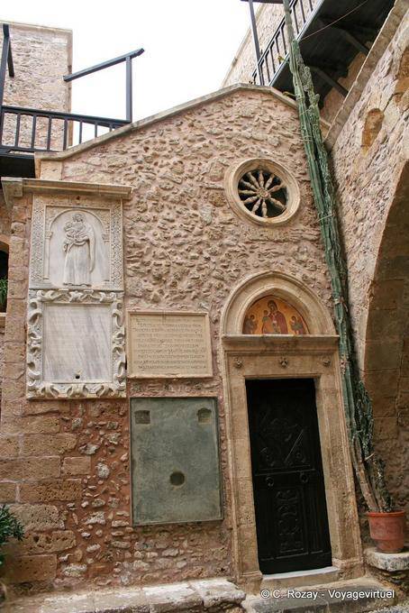 Fachada da capela dedicada à Virgem, Moni Toplou - Creta, Grécia