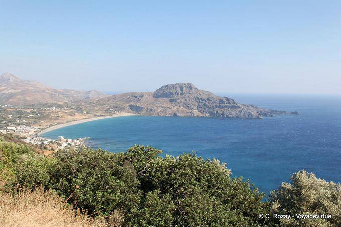 Outra vista da baía, a aldeia de Plakias e da praia - Creta, Grécia