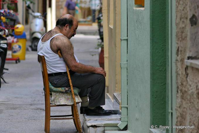 Rethymnon, sesta nas almofadas - Creta, Grécia