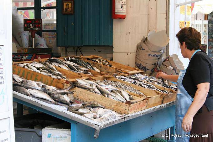 Rethymnon, tenda do mercado de peixe - Creta, Grécia