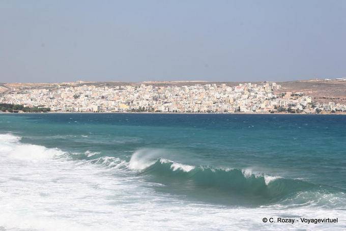Sitia, vista panorâmica sobre a cidade do mar - Creta, Grécia