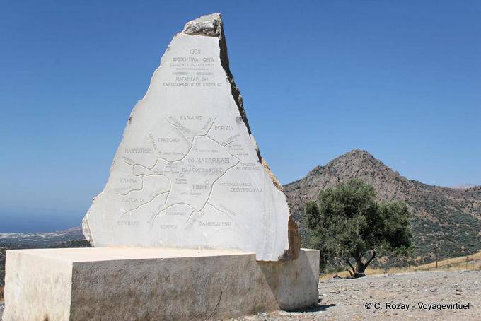 Estela de pedra que mostra uma região do pescoço Magarikari - Creta, Grécia