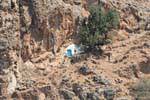Agia Roumeli casa ou capela no penhasco, Creta.