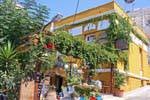 Agios Nikolaos, amarelo cretense Tavern, Creta.