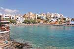 Agios Nikolaos, a praia (na praia), Creta.