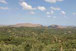 Hilly e cultivado para Georgioupoli, Creta.