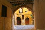 Passagem antiga no centro histórico, Chania, Creta.