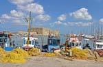 O porto de Iraklion (Heraklion) com vista para a fortaleza, Creta.