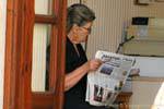 Lendo o jornal, Rethymnon, Creta.