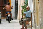 Rethymnon, bicicleta juventude e cana-de-velho, Creta.