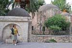 Rethymnon, passar na frente das cúpulas do Pasha Mesquita Kara Musa, Haghia mosteiro dedicado a Varvara, Creta.