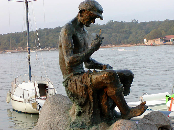 Estátua do pescador, Krk, Njivice, Croacia