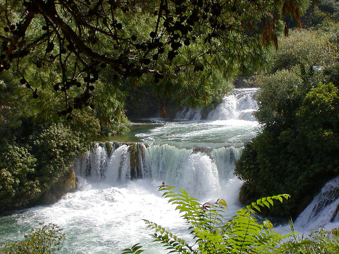 Torrent do rio Parque Nacional de Krka, Croacia