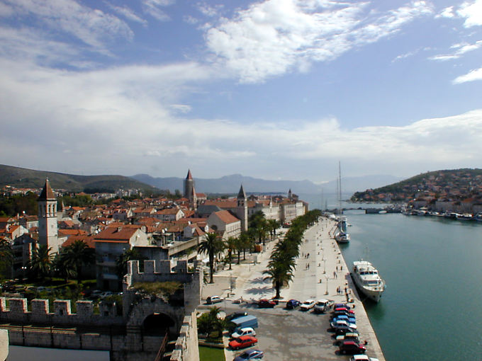 Trogir, vista geral do riva, Croacia