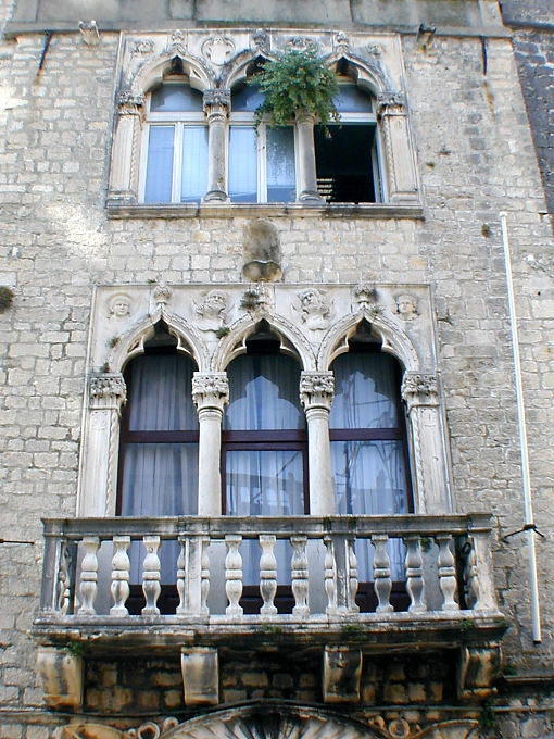 Trogir, arquitectura renascentista e barroca e janelas, Croacia