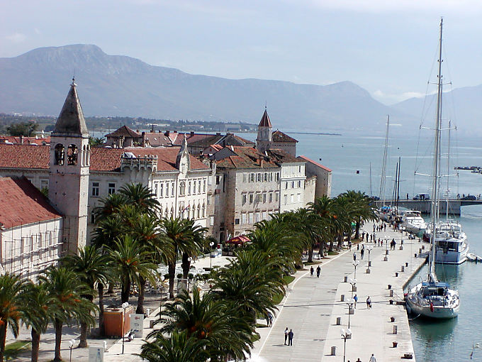 Riva, beira-mar, Trogir, Croacia