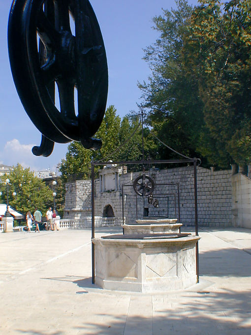 Antigos poços de alinhamento, Zadar, Croacia