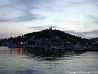 TRIBUNJ por noite, Croacia.