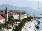 Riva, beira-mar, Trogir, Croacia.