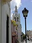 Rua steeple colonial Santo Domingo, Rep. Dominicana.
