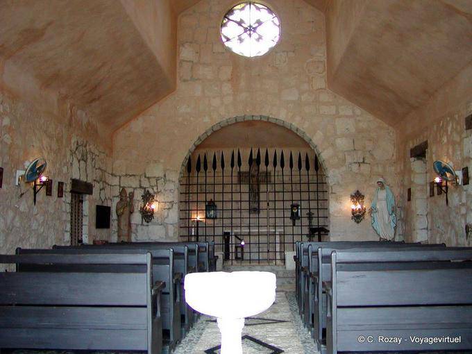 Dentro da Igreja siciliana de Santo Estanislau, Altos de Chavon, Rep. Dominicana