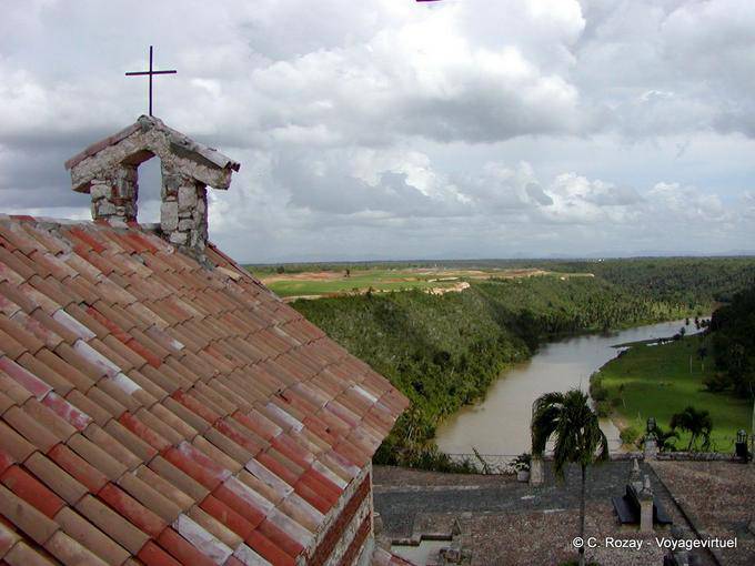 Panorama sobre o Rio Chavon Altos de Chavon, Rep. Dominicana