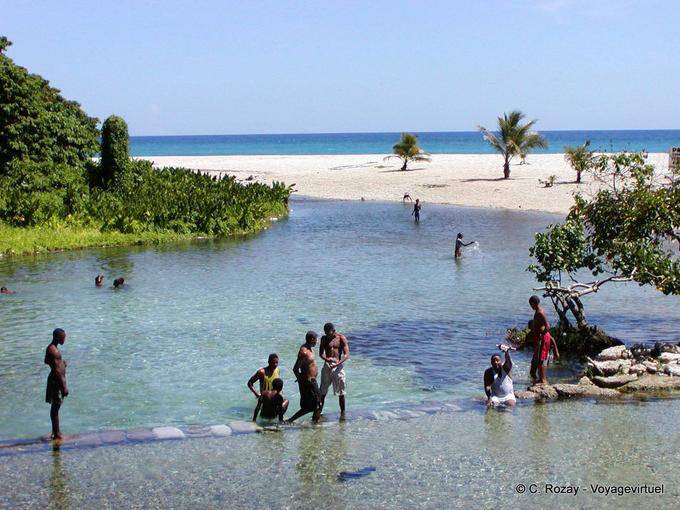 Nadando em direção à Praia Los Patos, Rep. Dominicana