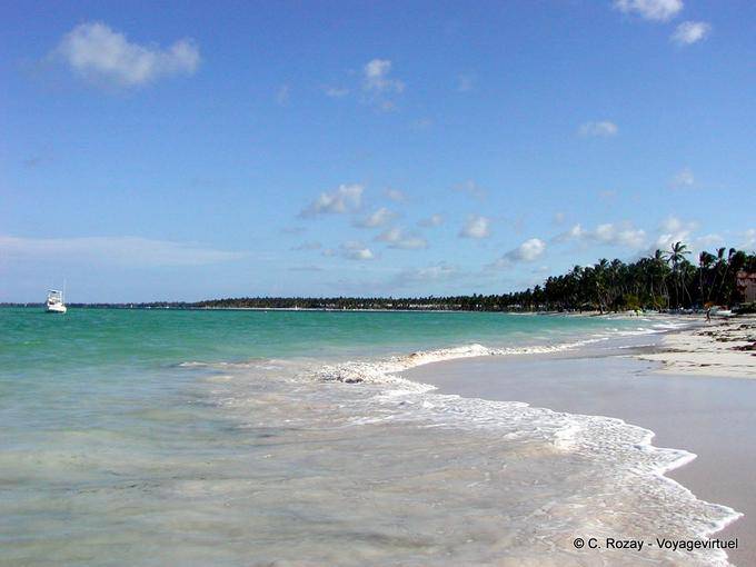 Bavaro, praia de areia branca, com vista para o Oceano Atlântico, Rep. Dominicana