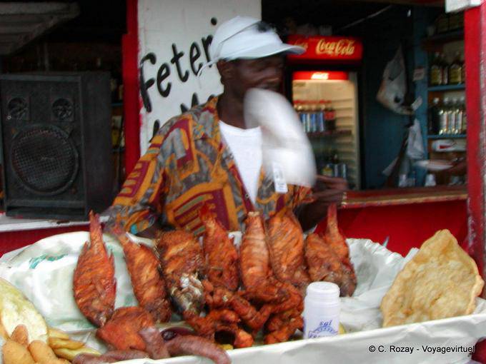 Vendedor frito e peixe grelhado, Boca Chica, Rep. Dominicana