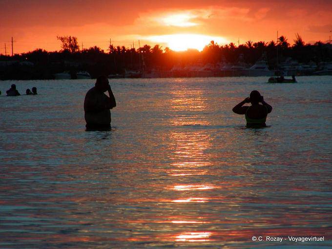 Banho da noite ao pôr do sol, Boca Chica, Rep. Dominicana