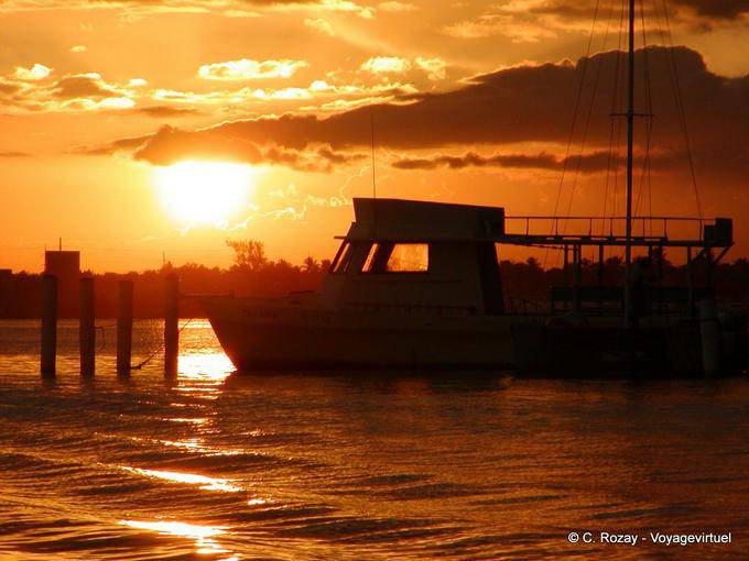 Golden Sunset em Banzai de Boca Chica, Rep. Dominicana