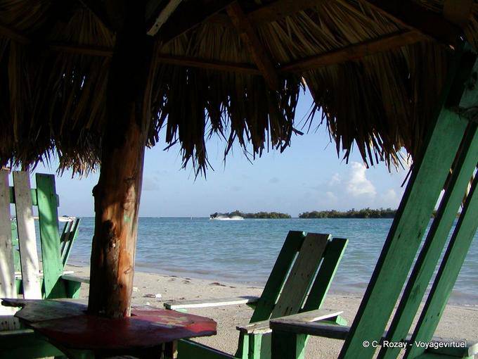 Bistro descontraído na praia de frente para o Matica, Boca Chica, Rep. Dominicana