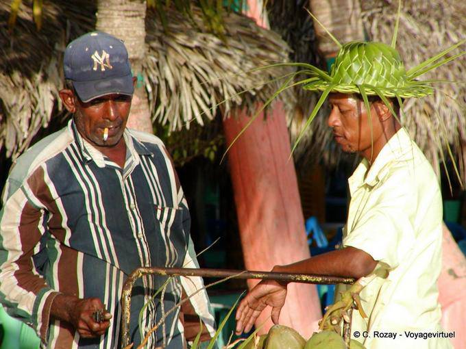 Vendedor de coco, Boca Chica, Rep. Dominicana